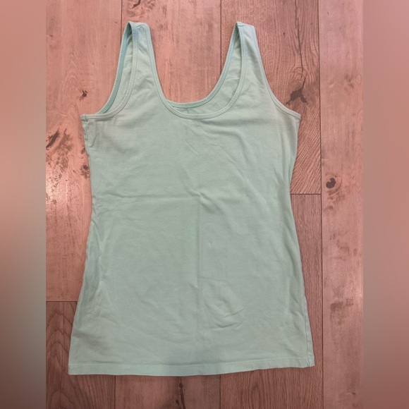 Layering tank top, like new - Picture 2 of 3